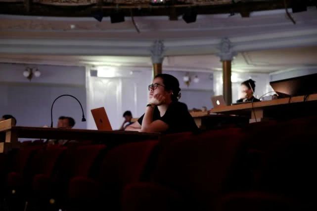 年轻一代的女性,不是缺乏技术,而是不敢骄傲