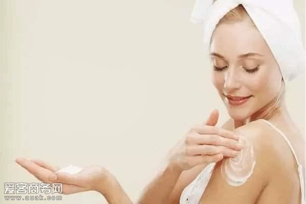 沐浴磨砂膏的正确使用方法,脸部磨砂膏正确使用方法