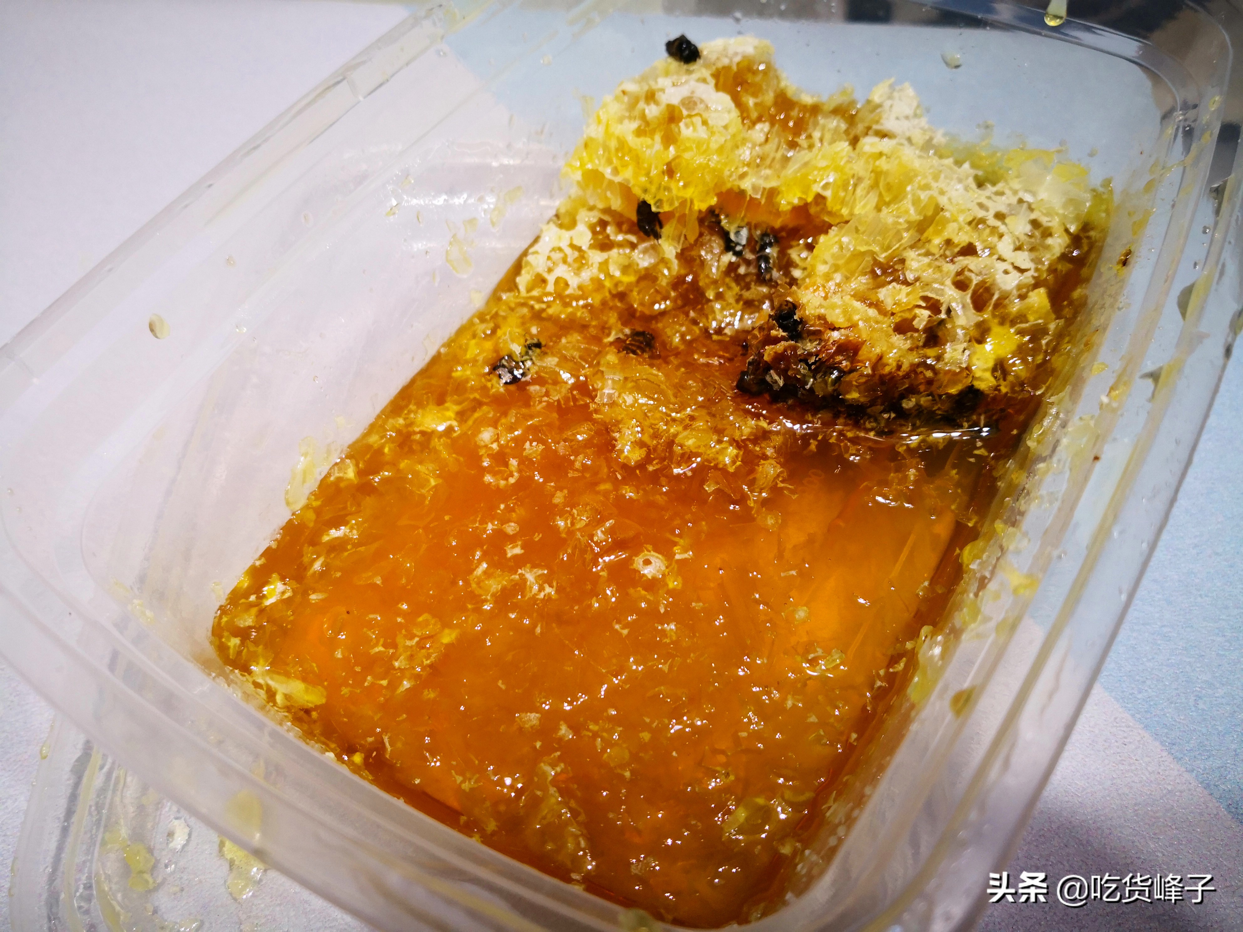 83岁老人在大集上摆摊卖稀罕物,早市70元一斤稀罕物