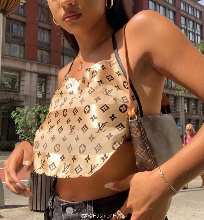 “姐妹在吗？约你打个麻将，爱马仕28万块一局的那种！”