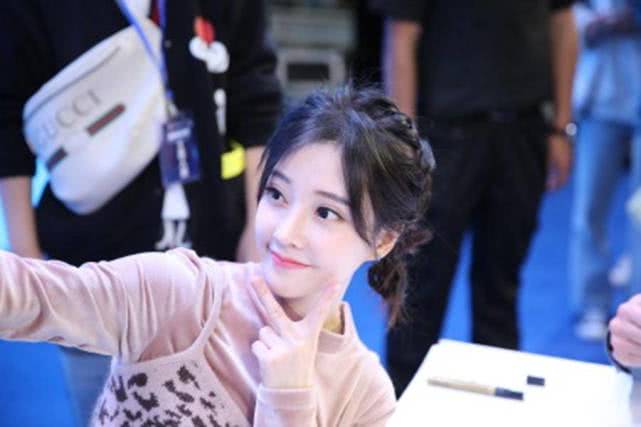 冯提莫主播片段,冯提莫早期视频打游戏