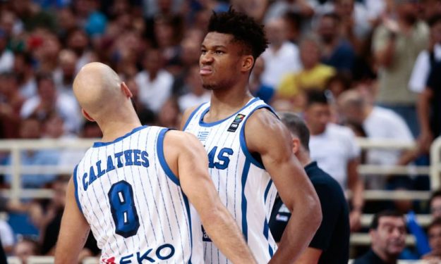 轰18分+疯狂暴扣！字母哥打崩意大利，3战大胜74分，梦之队要慌了