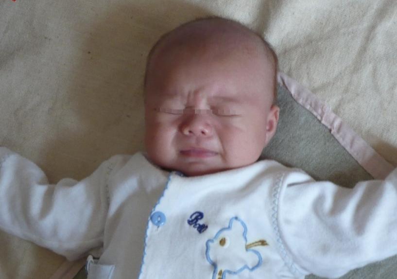 宝宝晚上睡觉突然无征兆的大哭,为什么宝宝睡觉偶尔会哭醒