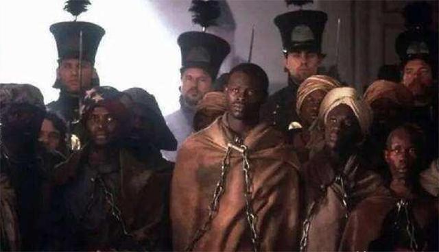 黑奴的海上悲惨生活:食物连猪食都不如,不愿吃就敲开嘴往里灌