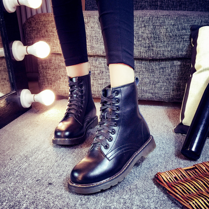入手两款马丁靴纠结选哪个,大家都推荐的马丁靴是哪款