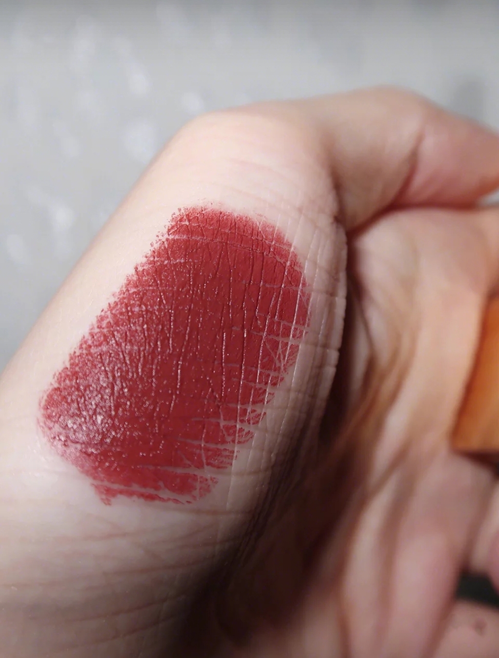 tf迷你黑管口红哪个颜色显白,tf口红16和小金条23哪个更显白