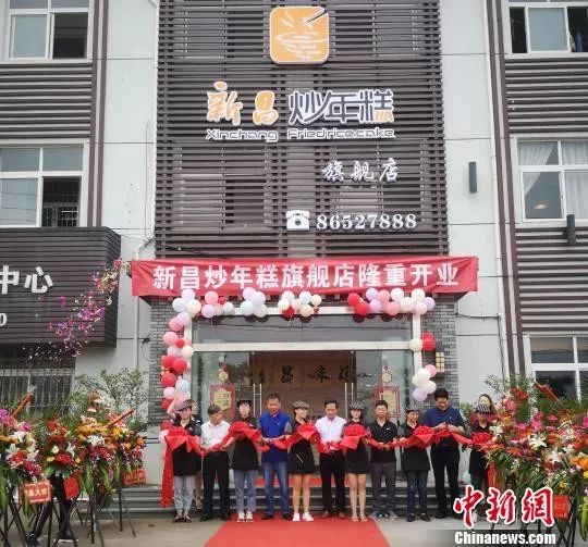 大叔年薪365万,男子做烧饼年薪35万