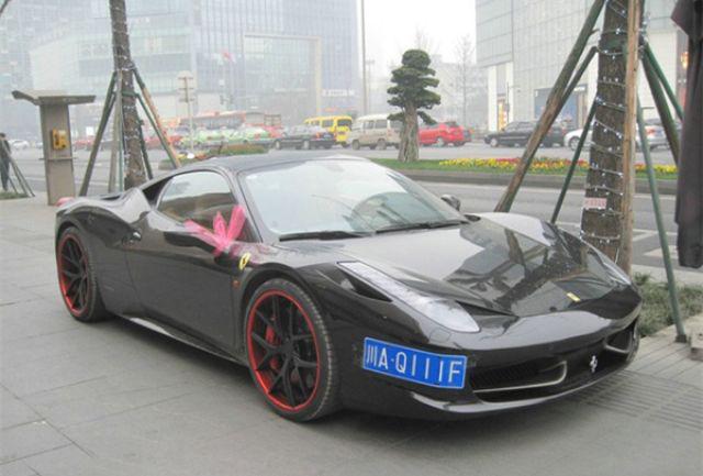 中国的车牌为什么这么丑？网友：我们只看数字···