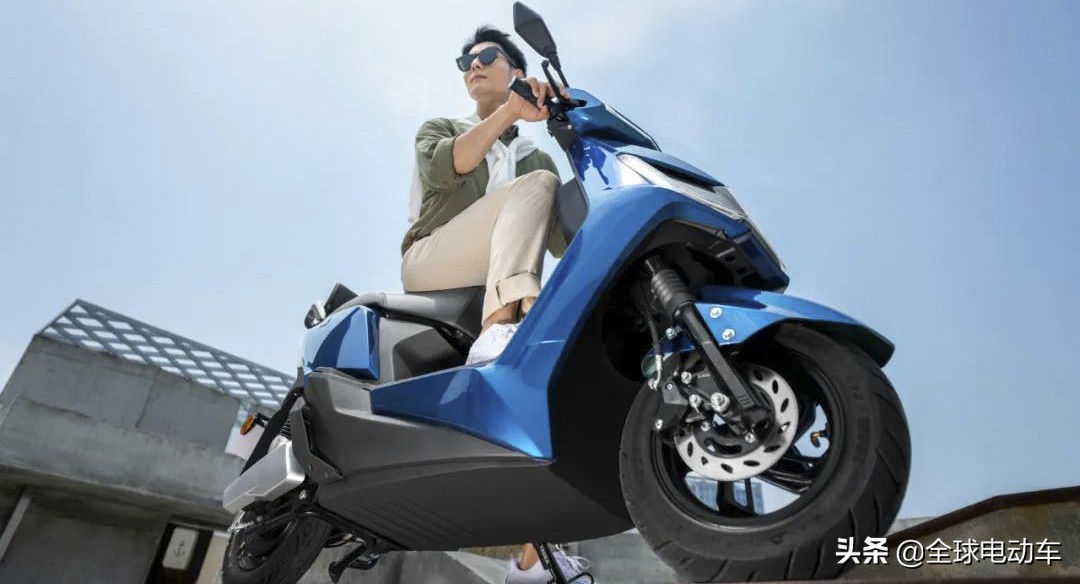 电动车爬坡行驶超车哪个挡费电,电动车连续爬坡会烧坏电机吗