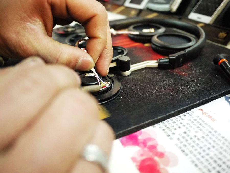 耳机的线怎么重新接,断线怎么接线不伤线