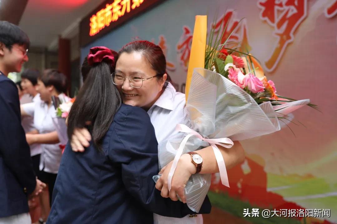 骊歌轻唱道珍重，扬帆追梦正当时——洛阳市东升第二中学举行2020届毕业典礼