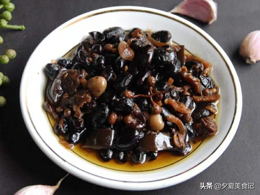 沂蒙山煎饼的美味,沂蒙山美食煎饼卷大葱