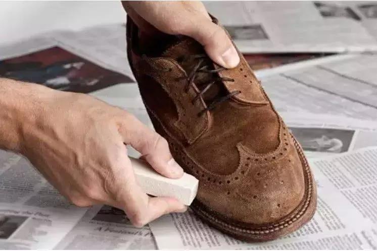 绒面鞋的正确清理方式,卡其色翻毛绒面鞋子脏了怎么清洗