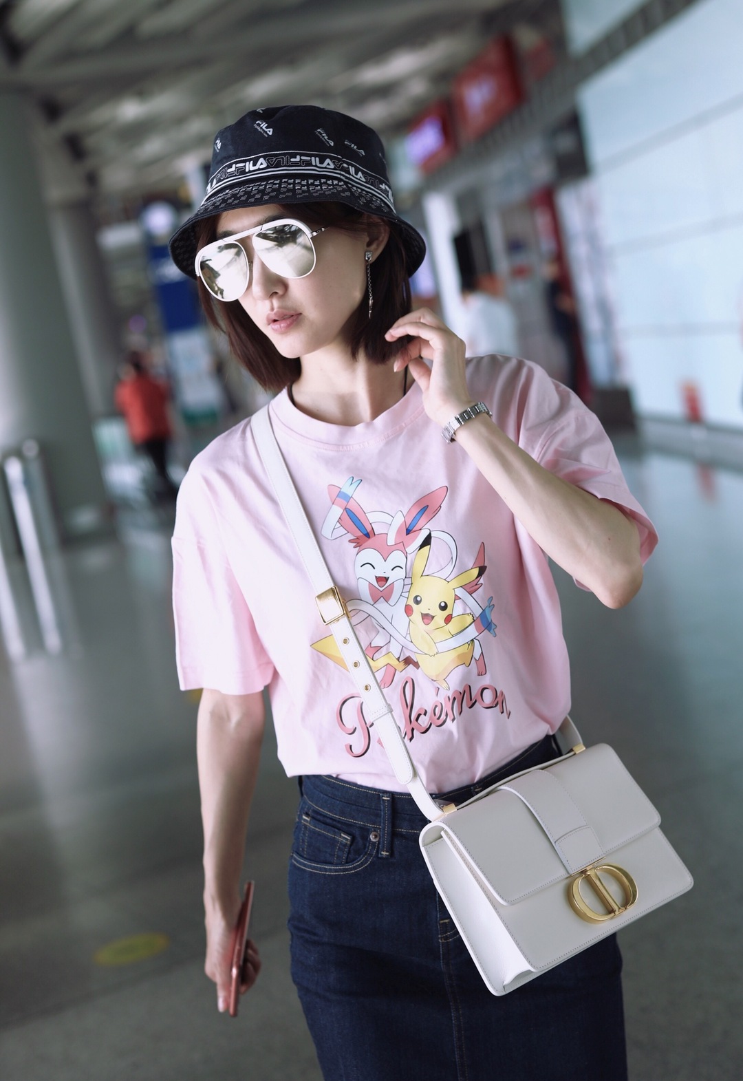 优衣库与kaws联名t恤 (优衣库kaws联名t恤图片)