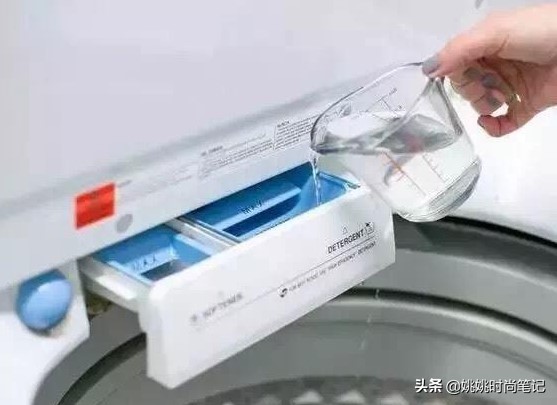 白衣服发霉怎么恢复原色,服装发霉的处理方法