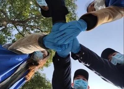 全民战疫聚力量社区慰问显温情,共同战疫爱心在基层