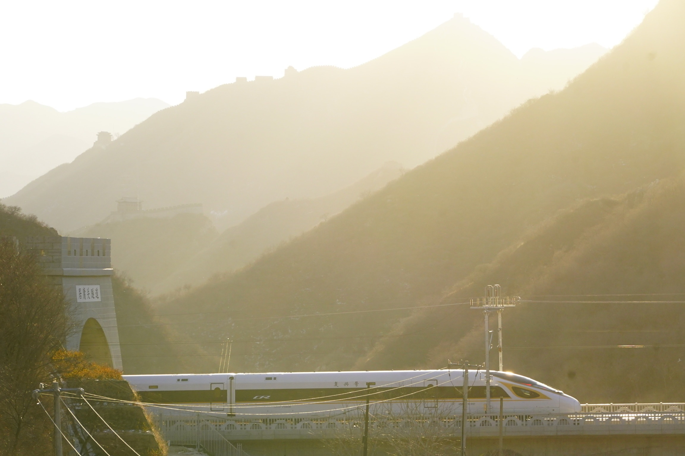 以习*平近**同志为核心的*党**中央2019年治国理政评述