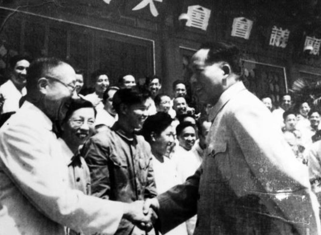 溥仪有没有交出玉玺,溥仪是何时将玉玺交出的