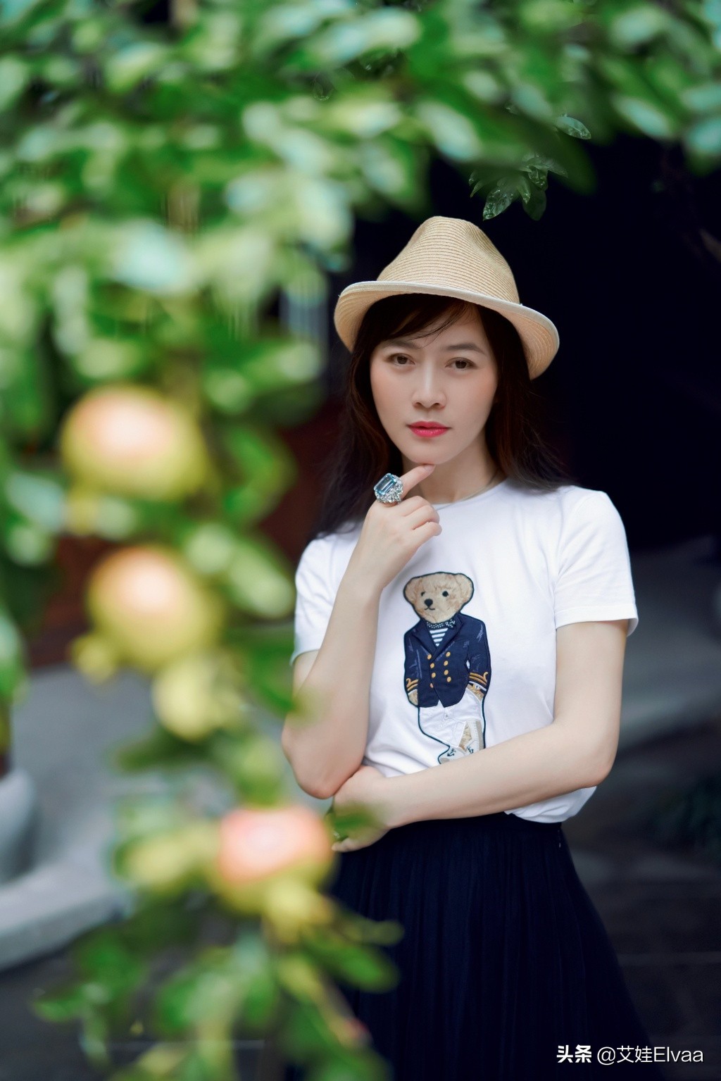 田海蓉穿金色晚礼服出席活动 (45岁田海蓉闪耀华鼎红毯)