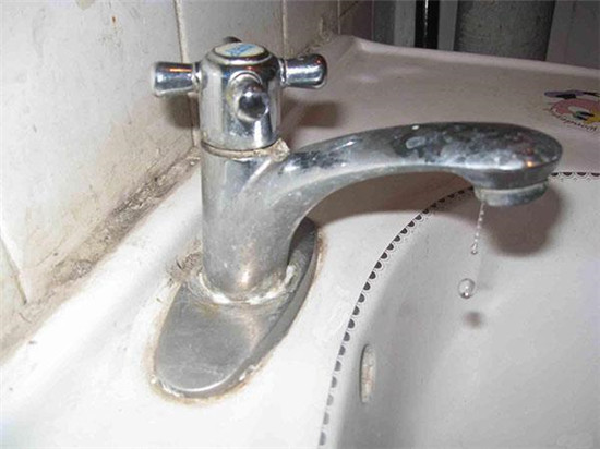 水龙头滴水解决小技巧,水龙头滴水怎么办视频教学