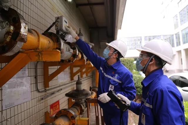 沈阳一饭店发生爆炸事故群众讨论,沈阳饭店爆炸已致1死33伤视频