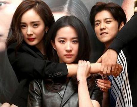 11年前杨幂为刘亦菲打伞,网曝杨幂曾为刘亦菲撑伞