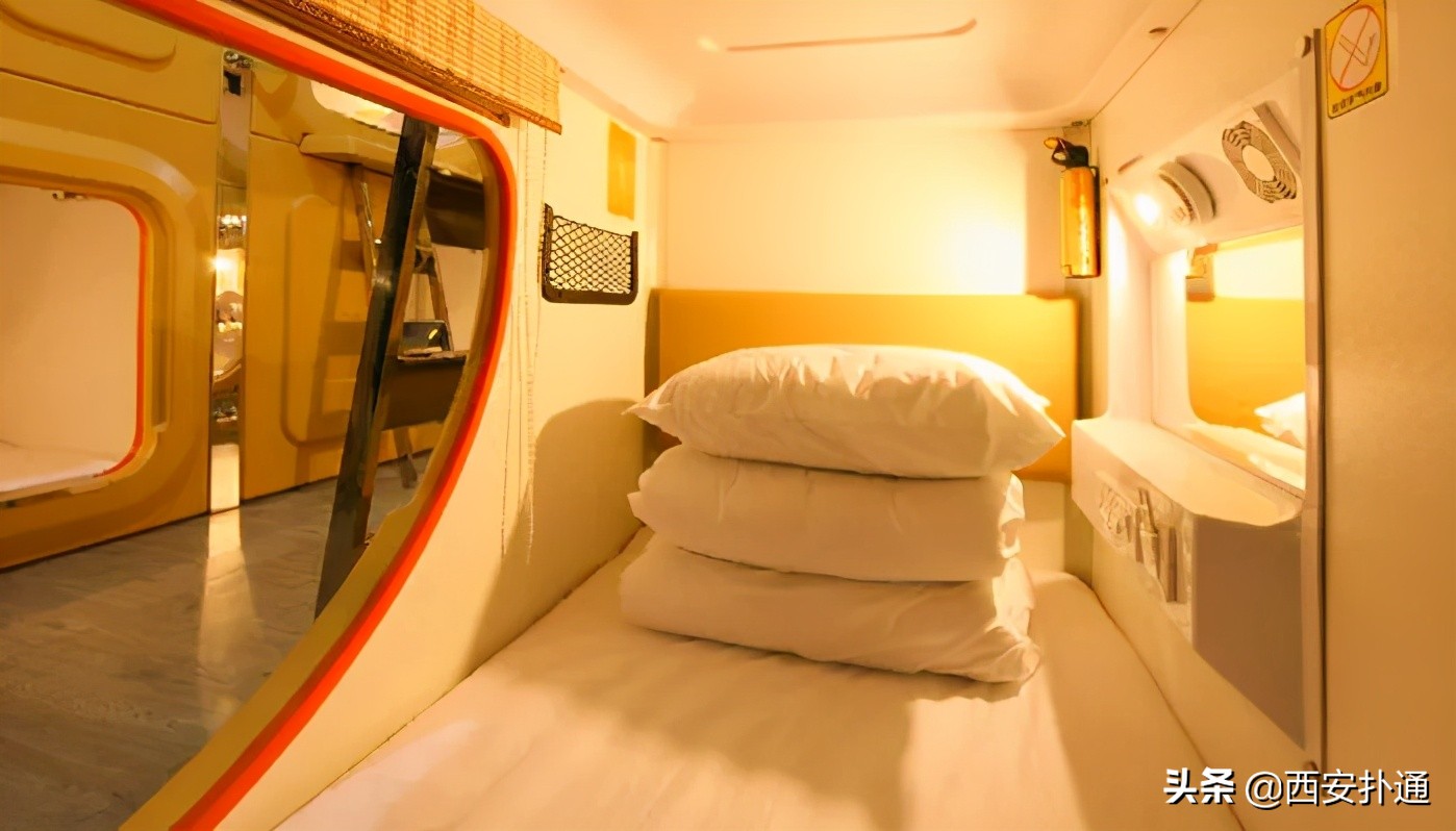 我住进西安37元一晚的胶囊房,扒开了西漂的另一面