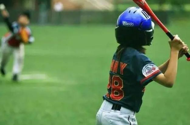 孩子青春期任性怎么办？父母运用鱼缸法则，孩子会更优秀