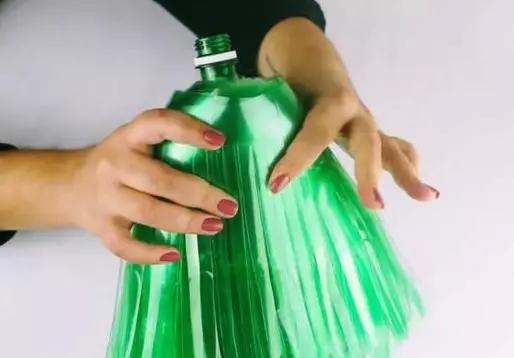 怎样把布扫把洗得干干净净,清理扫把小窍门