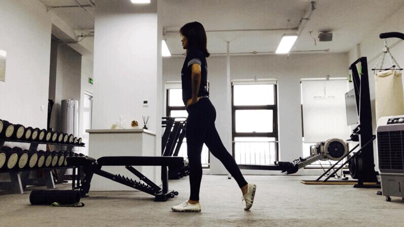 孕妇企鹅步锻炼,孕期蹲跨练习