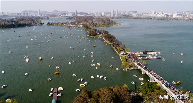 人民日报见证中国奋进40年,南京庆祝解放70周年纪念日