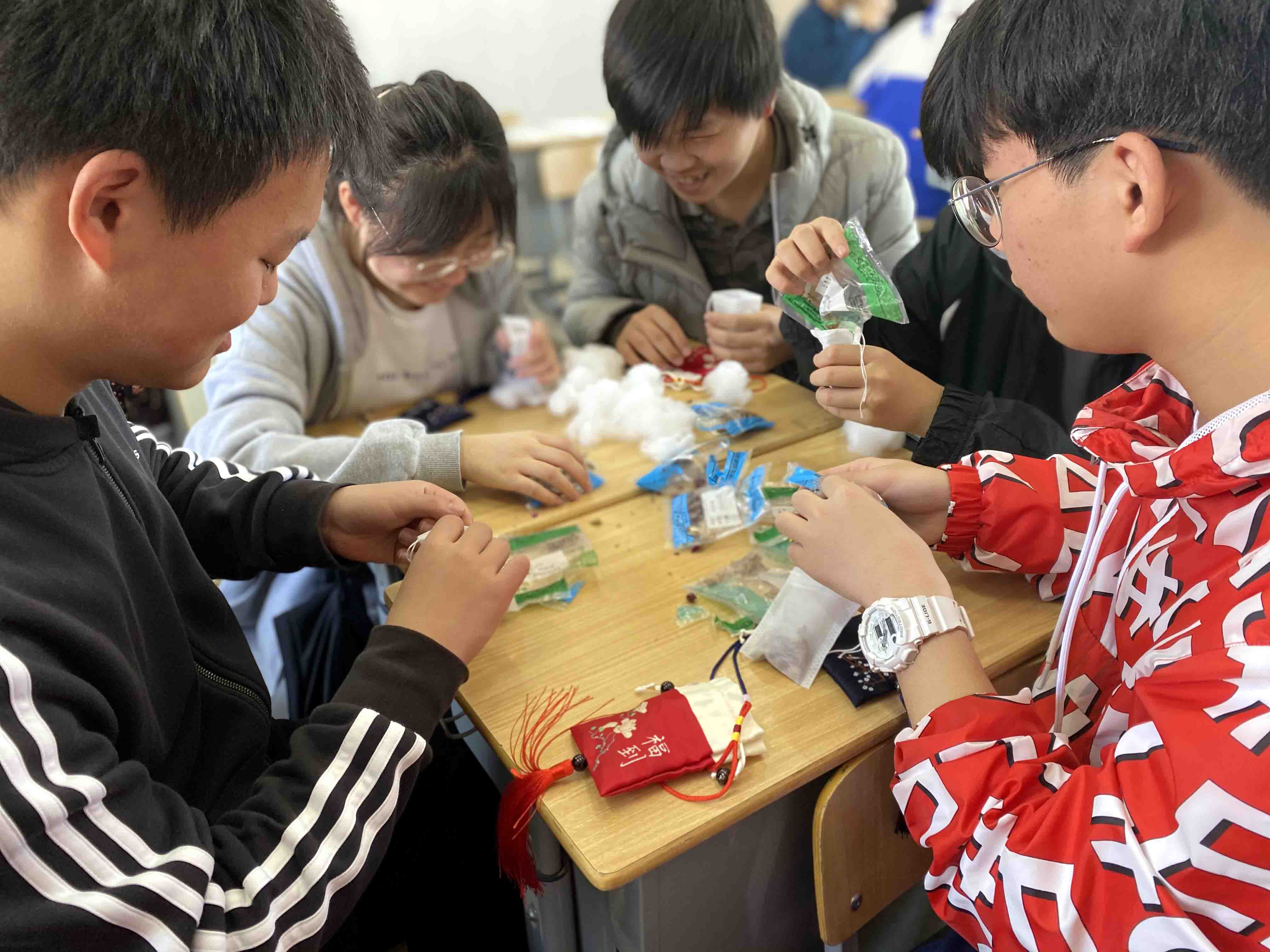 苏州市吴中区迎春中学：中草药文化进校园感受传统文化魅力