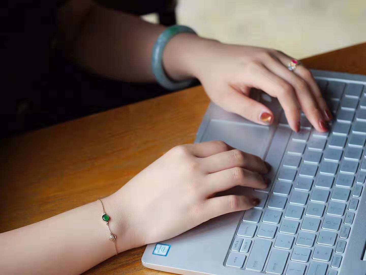 各个款式的珠宝都适合哪个年龄段,各种珠宝适合的年龄阶段