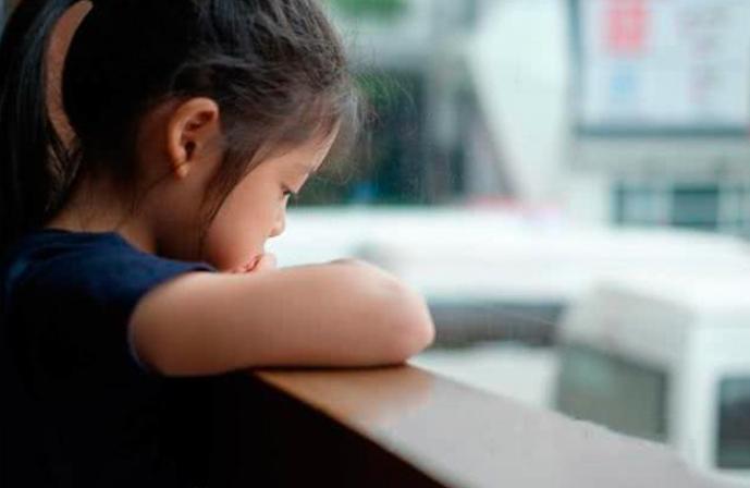 女儿出现夹脚走路,女儿九岁了还有些夹脚怎么办