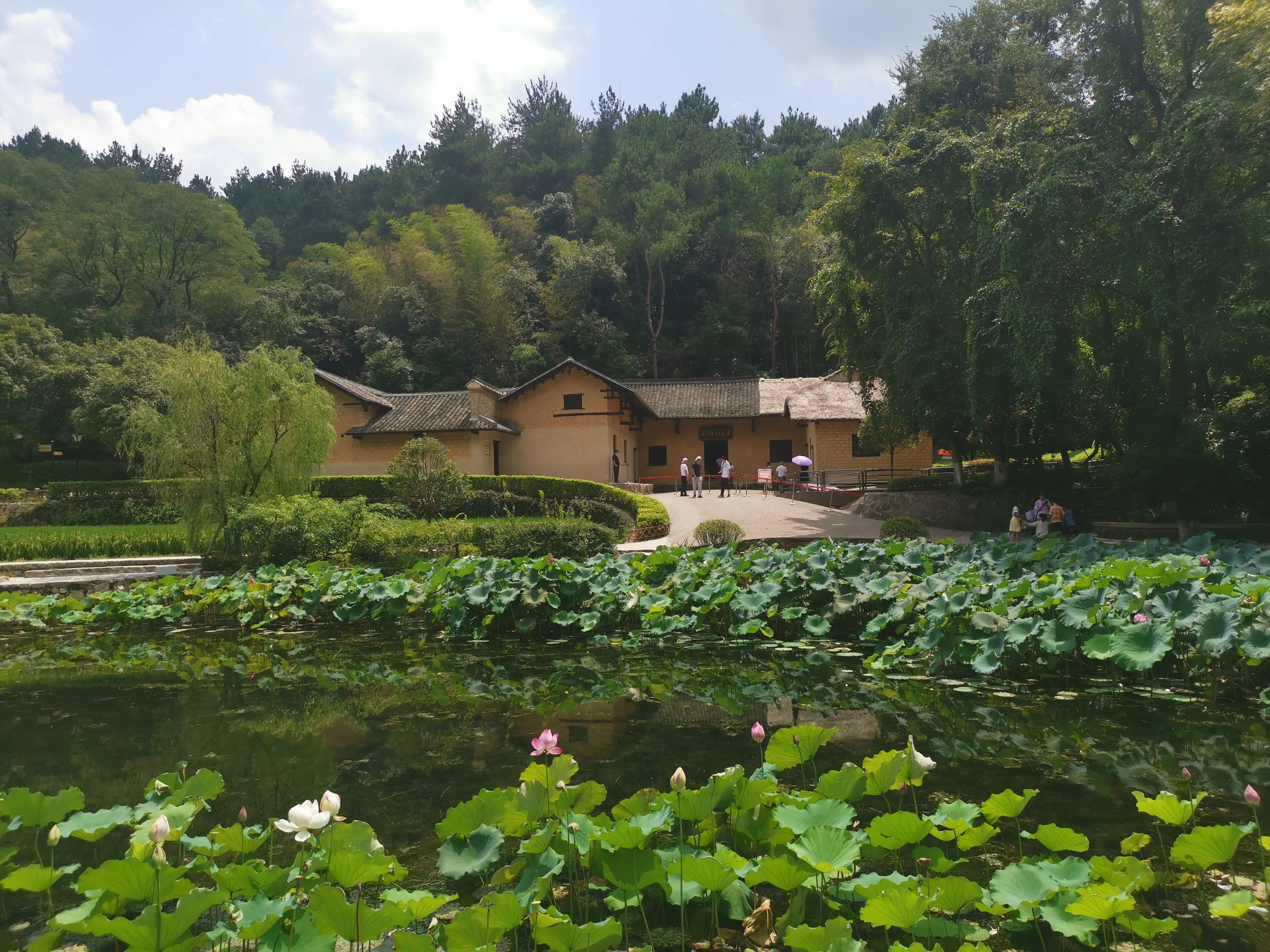 周末韶山一日游:参观了毛*东泽**故居、滴水洞、虎歇坪