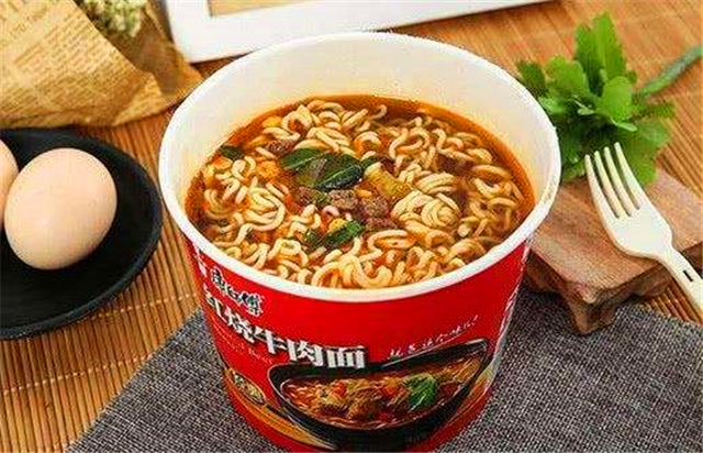 康师傅亏九百亿，裁员2.5万，巨头都站不住，泡面市场还有救吗