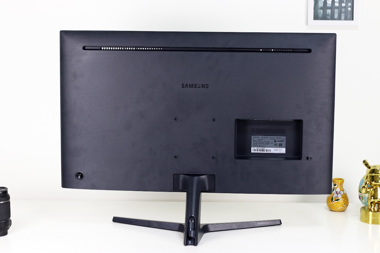 三星显示器玄龙骑士4k144hz,三星32英寸4k显示器s32a700nwc