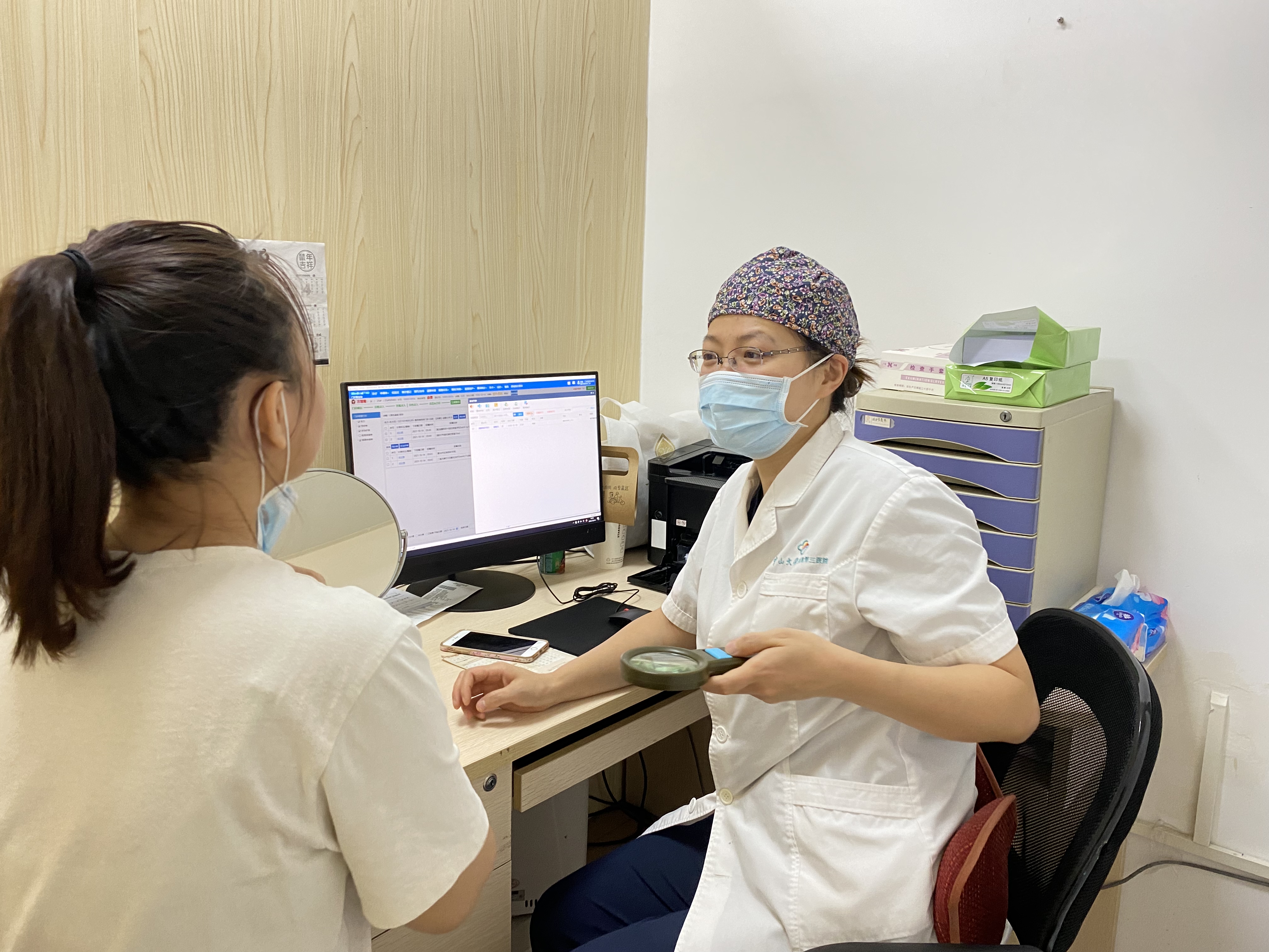 我是白莉医生，从事皮肤美容临床医疗已经十几年…