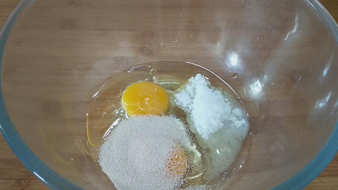 3个鸡蛋1碗面教你做面包不揉膜,面粉加鸡蛋简单做法