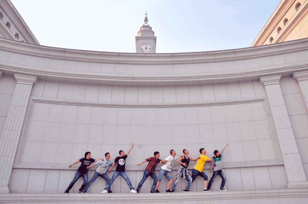 这些高校送的毕业礼物火了,送瓜的,送芯片的,还有送男朋友的