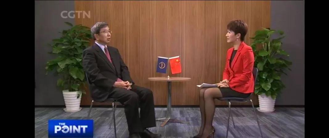 抢劫lv砸玻璃,抢劫lv包搞笑视频粤语