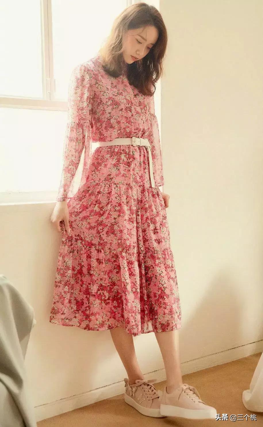 今年流行的裙子不穿高跟鞋,今年流行时髦的裙子冬天穿的