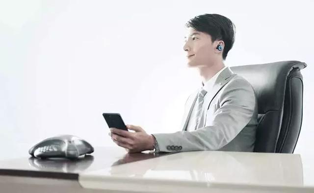 《流浪地球》里的那些黑科技,科大讯飞翻译耳机同声传译