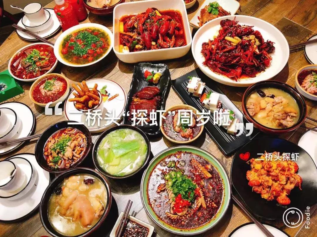 千人涌入二桥头狂欢！苦等365天，随州这个撸虾圣地一夜爆店！