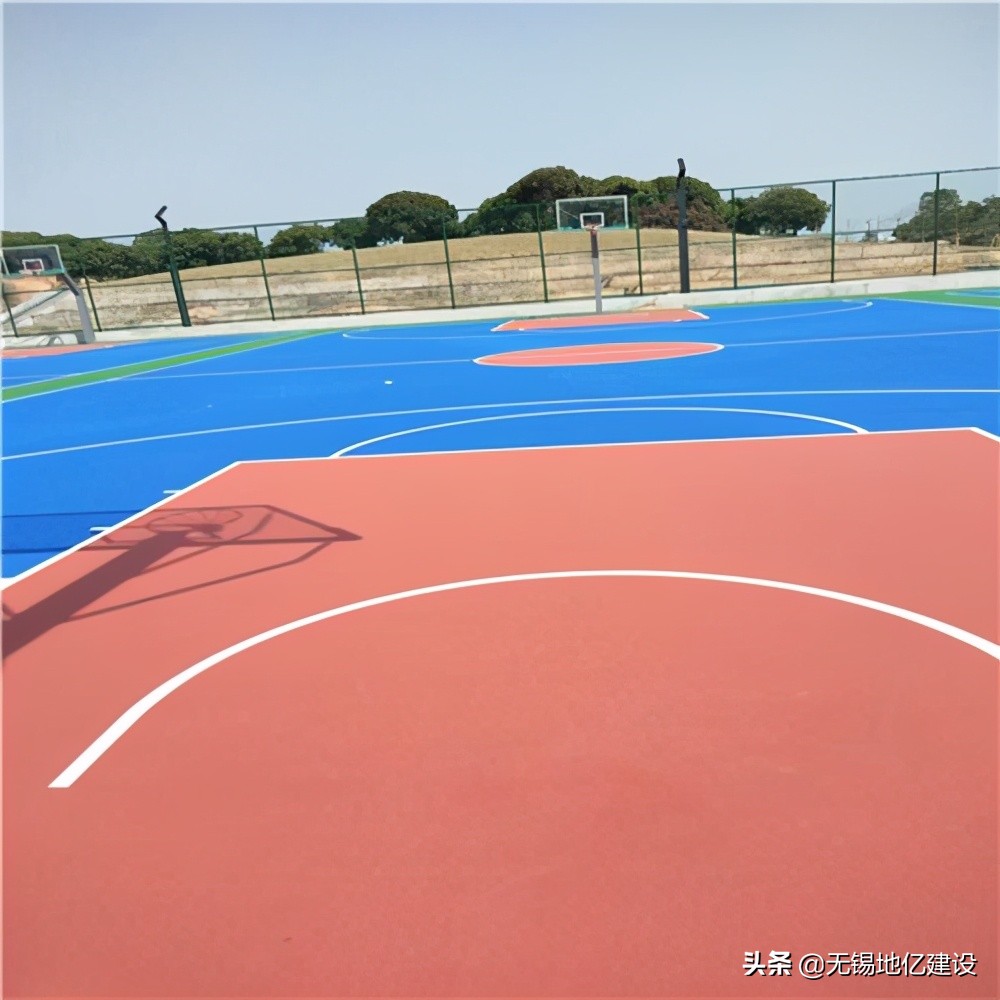 环氧地坪漆和丙烯酸地坪漆有毒吗,环氧地坪漆上能刷丙烯酸地坪漆吗