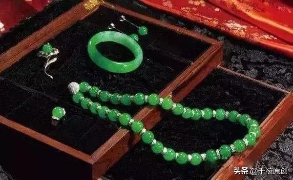 女人佩戴什么样的手镯最养人,女人一生最幸福的玉镯