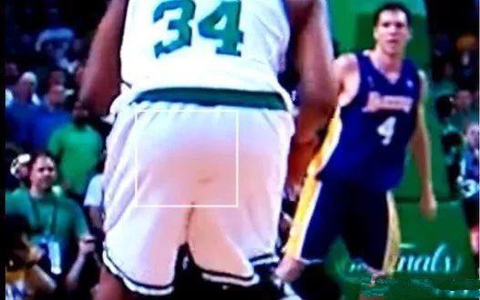 职业赛场拉肚子怎么办,罗斯受伤被扶回更衣室