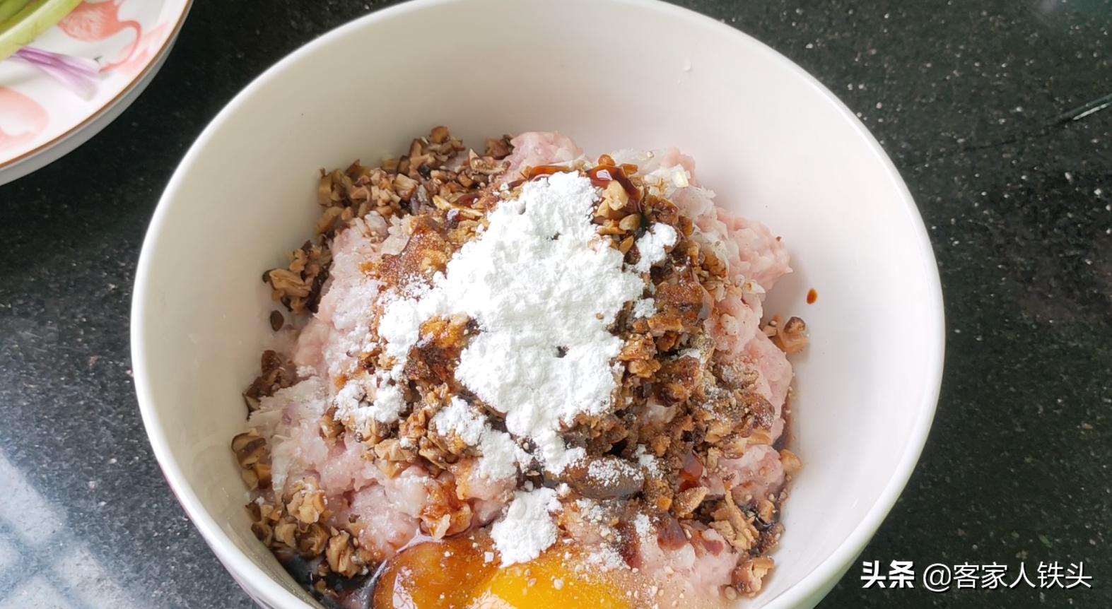 客家人吃苦瓜,独爱这一个做法,好吃不苦,我家一周吃5次也不腻