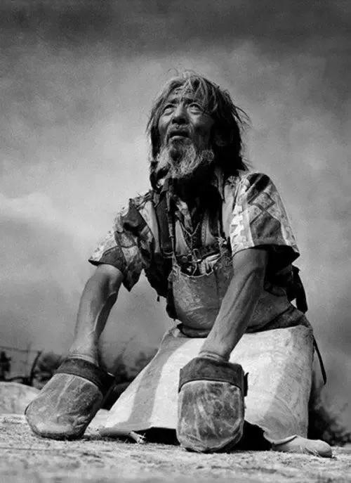 信仰的力量：*藏西**人为什么磕长头