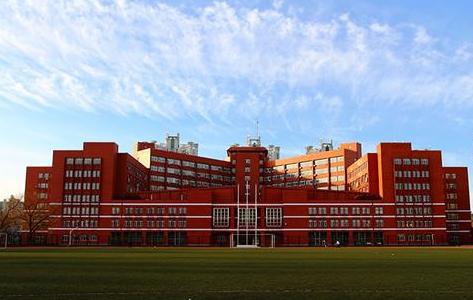 这所高校:受周总理亲切关怀,开创多个第一,多位“外交名将”都从此走出!